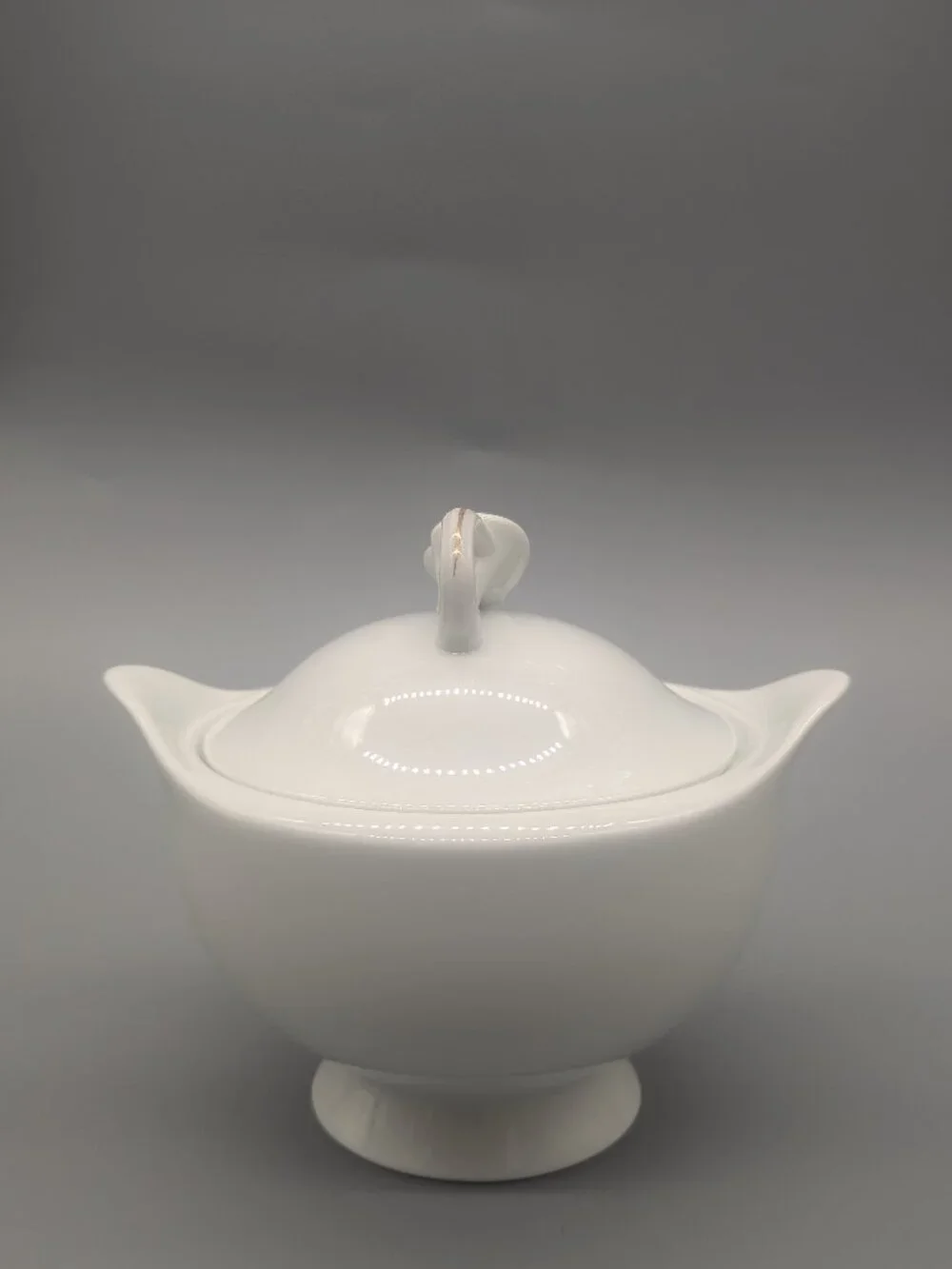 Mikasa Gold Classic White Lily Sugar Bowl with Lid Designed by Helena Uglow